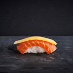 N2. Laks med avocado Nigiri